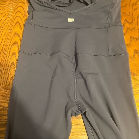 NEW Vuori Mindset 7/8 Jumpsuit in Azure Sz M Yoga Athletic Workouts - Picture 8 of 15